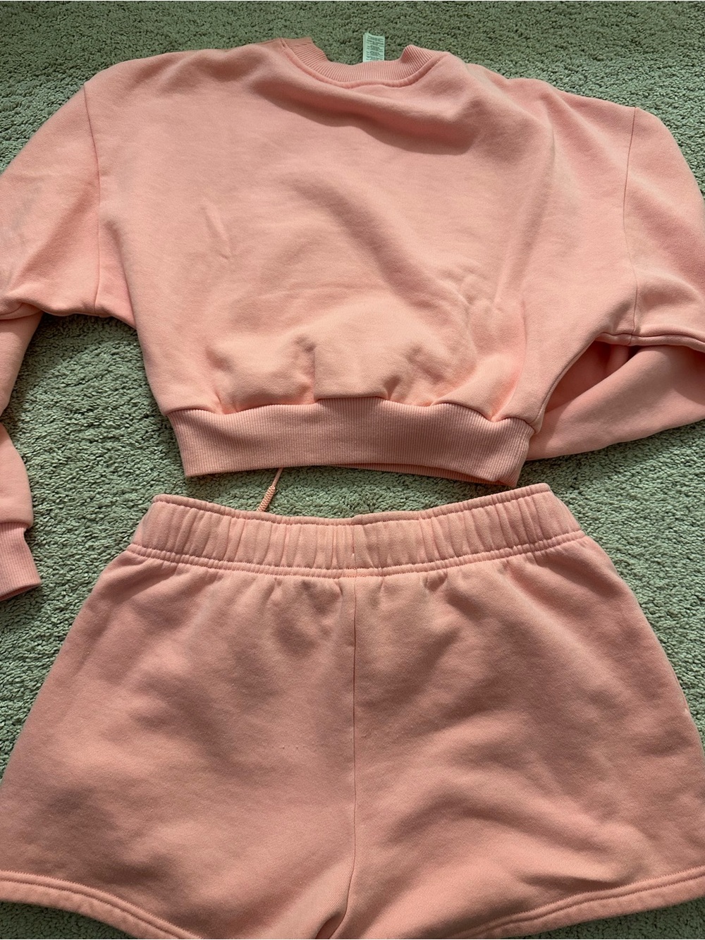 ALO Yoga neon bubblegum accolade cropped sweatshirt and accolade shorts XS - Picture 8 of 8
